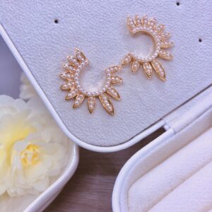 arete arqueado hojas