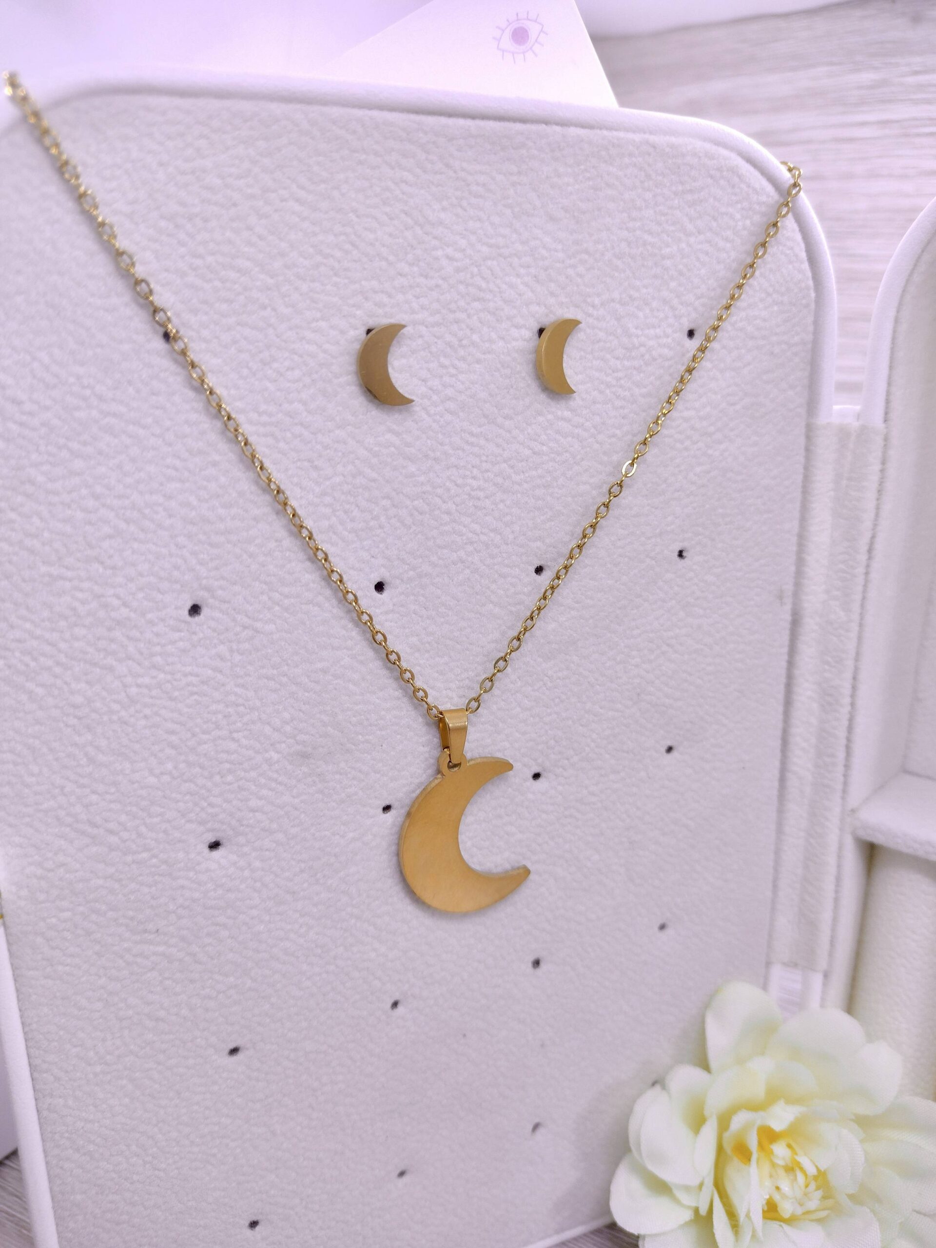 Set Luna: collar con topos